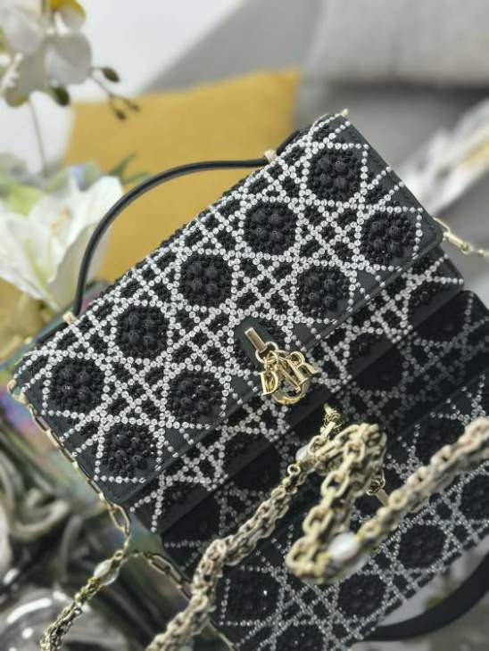 Picture of Dior Handbags _SKUfw239317450fw